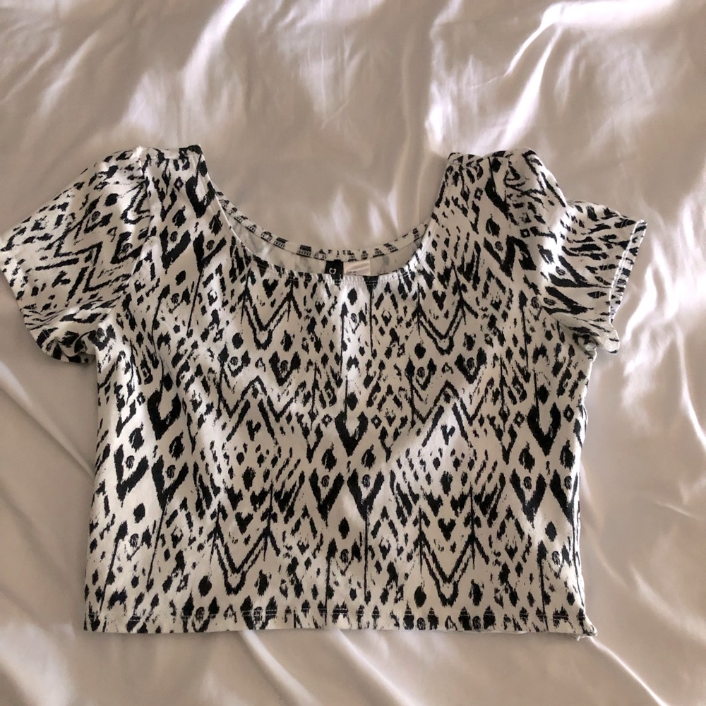 H&M Divided Crop Top Medium